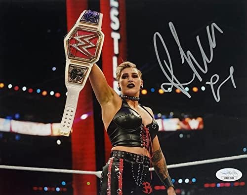 WWE Kizárólagos Rhea Ripley Aláírt Dedikált 8x10 Fotó SZÖVETSÉG Hitelesítés 3 - Dedikált Birkózás Fotók